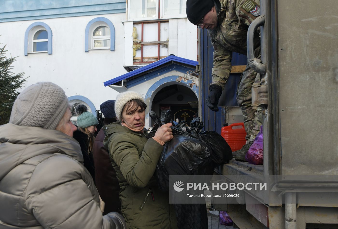 Луганские волонтеры доставили гумпомощь в Попаснянский район