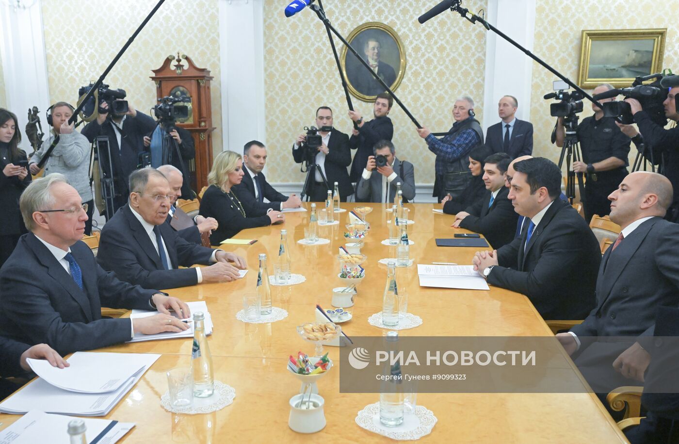 Встреча главы МИД РФ Сергея Лаврова со спикером парламента Армении Аленом Симоняном 