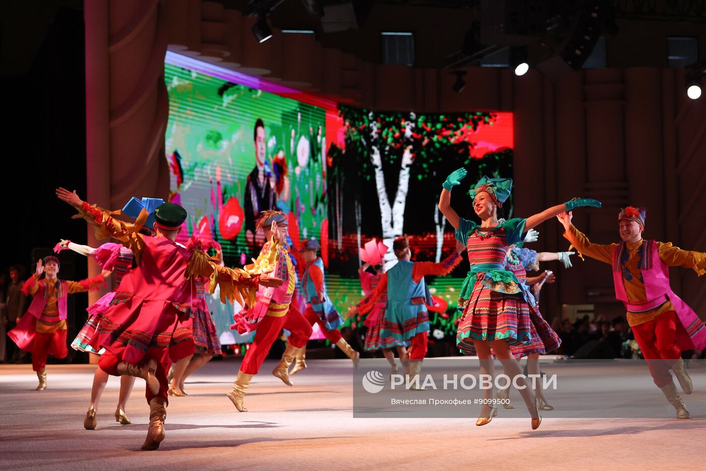 Открытие Года единства народов России в Национальном центре "Россия" 