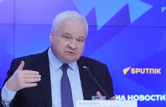 Круглый стол о проблемах взаимоотношений США, Китая и Евросоюза и их влиянии на Россию