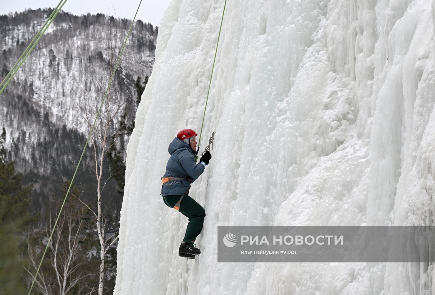 Ледолазание в парке "Мраморка" в Саяногорске