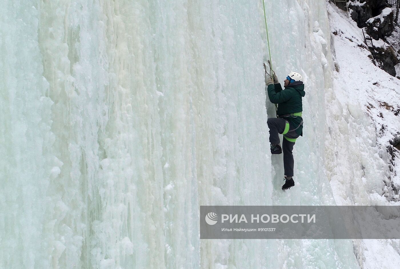 Ледолазание в парке "Мраморка" в Саяногорске