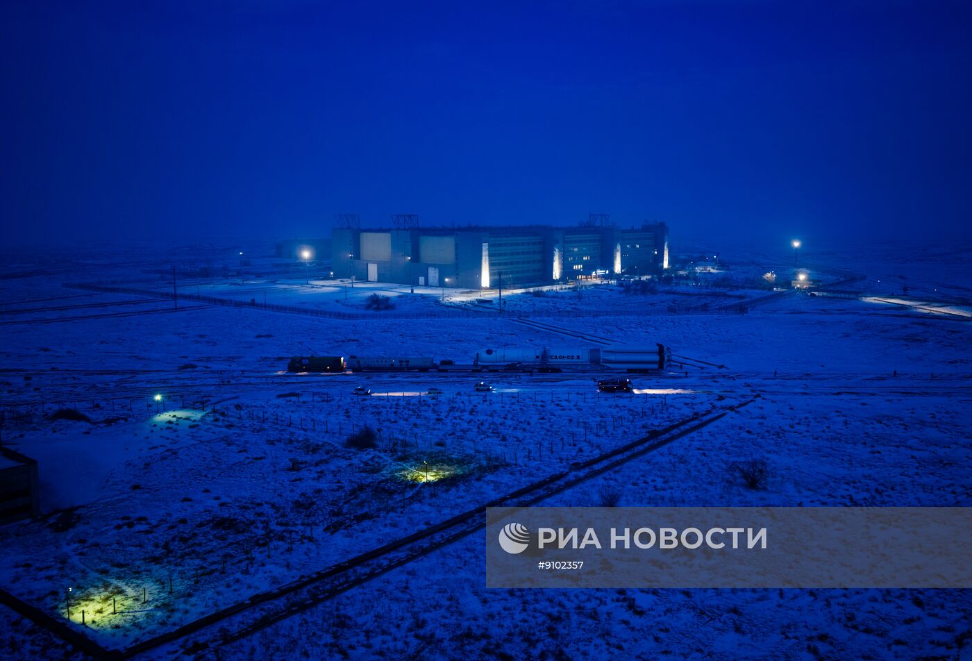 Вывоз РН "Протон-М" со спутником "Электро-Л" на стартовый комплекс космодрома Байконур