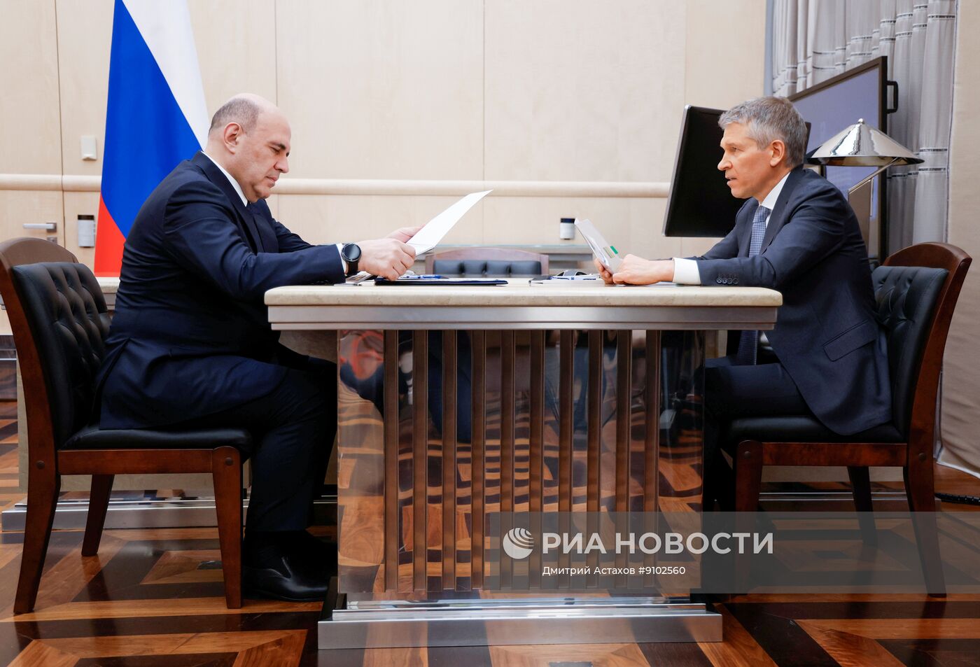 Премьер-министр Михаил Мишустин встретился с председателем правления АО "Россельхозбанк" Борисом Листовым