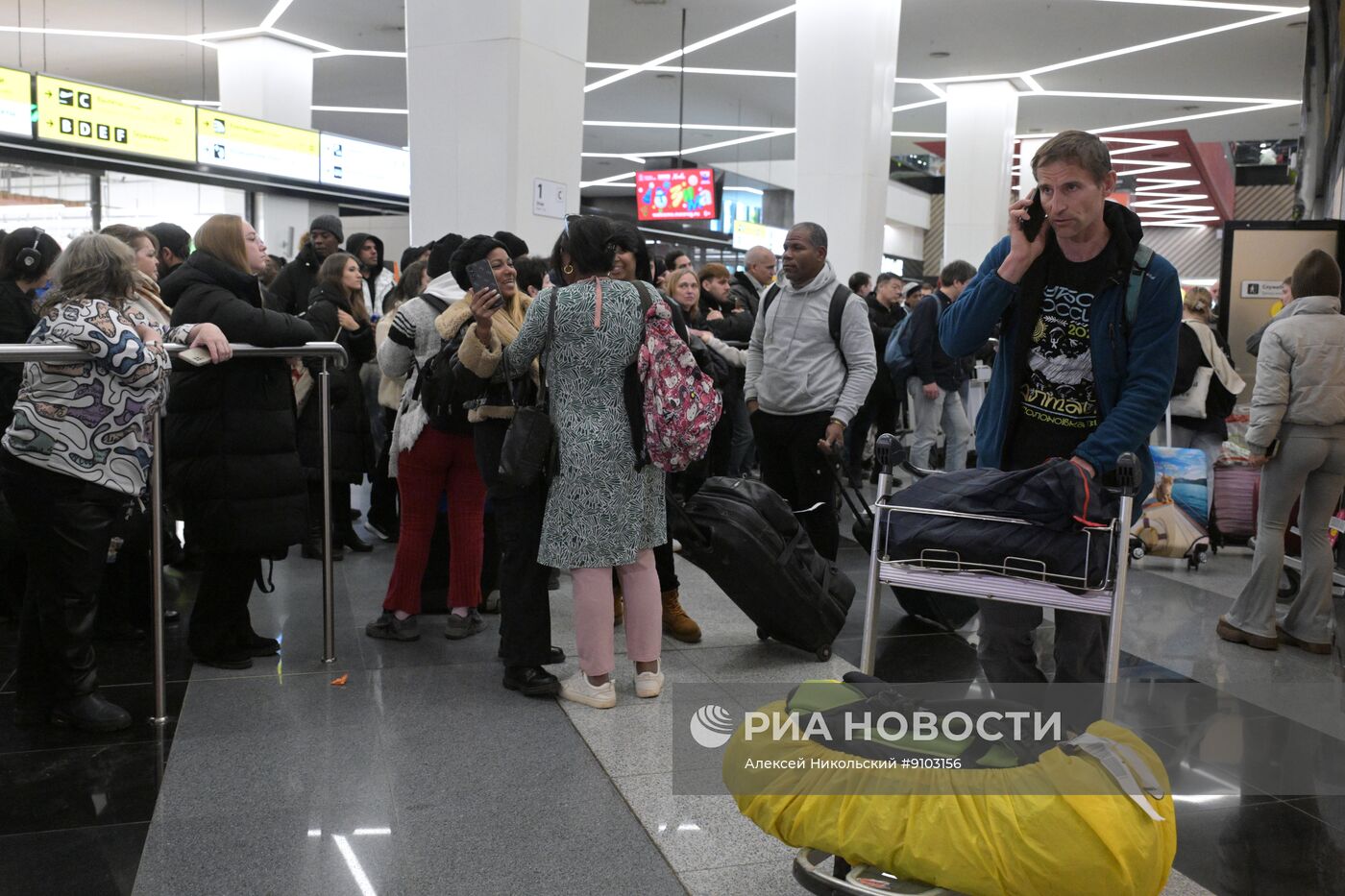 Задержанный на 11 часов в Гаване самолет "России" приземлился в Москве