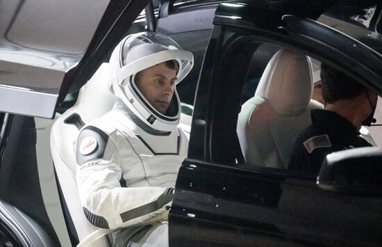 Экипаж Crew Dragon с Андреем Федяевым перешел на борт МКС