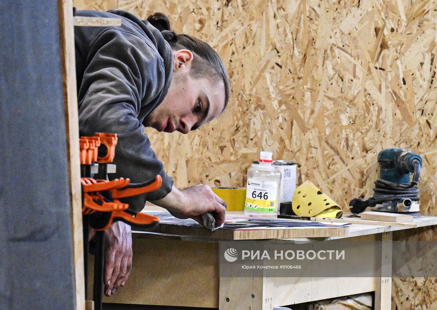 Производство сувениров из древесины Кремлёвской новогодней ели в Москве