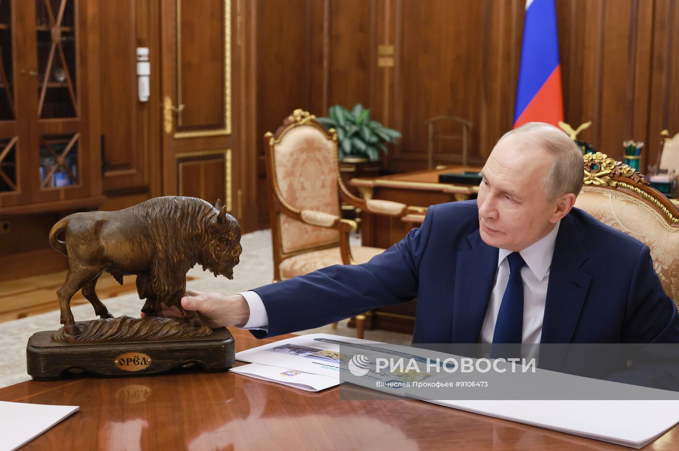 Президент Владимир Путин встретился с губернатором Орловской области Андреем Клычковым