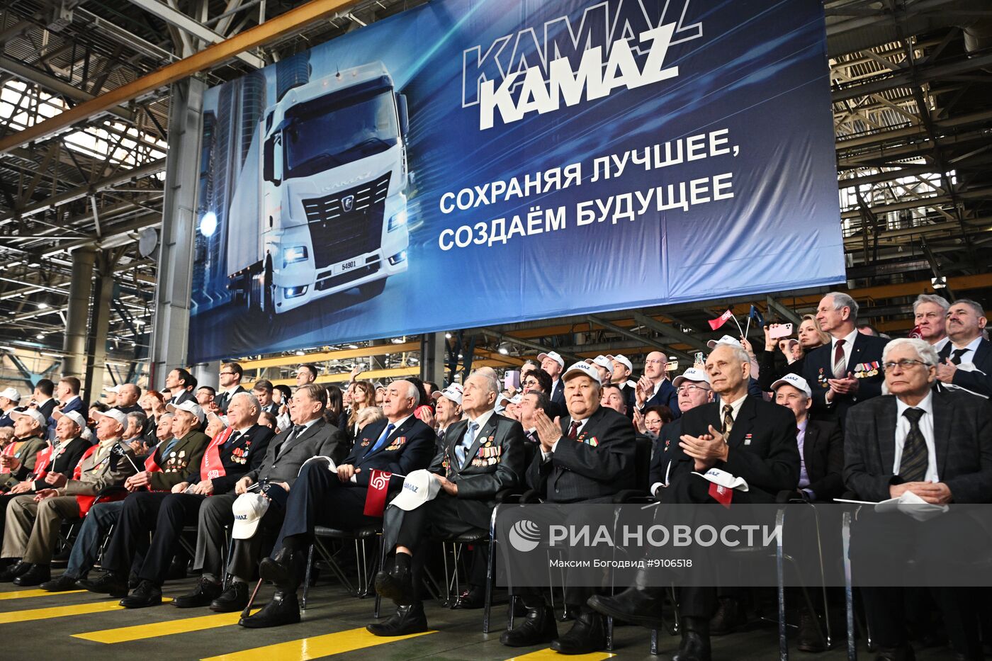 "КамАЗ" отметил 50-летие выпуска первого грузовика и открыл завод по выпуску мостов