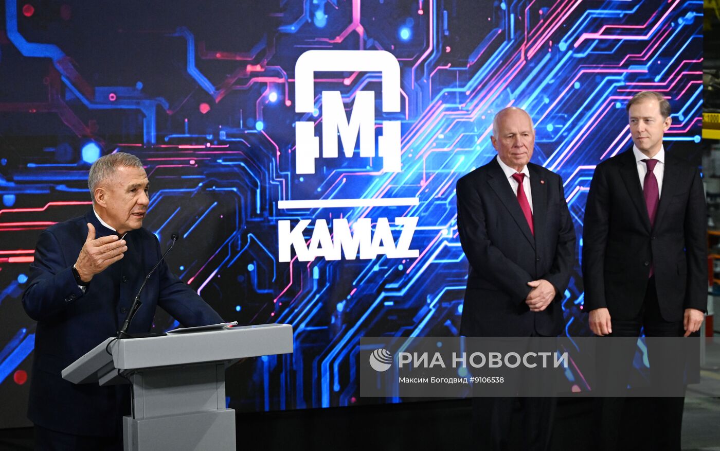 "КамАЗ" отметил 50-летие выпуска первого грузовика и открыл завод по выпуску мостов