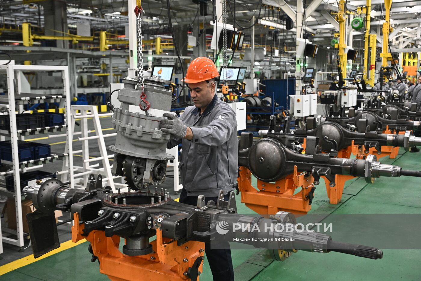 "КамАЗ" отметил 50-летие выпуска первого грузовика и открыл завод по выпуску мостов