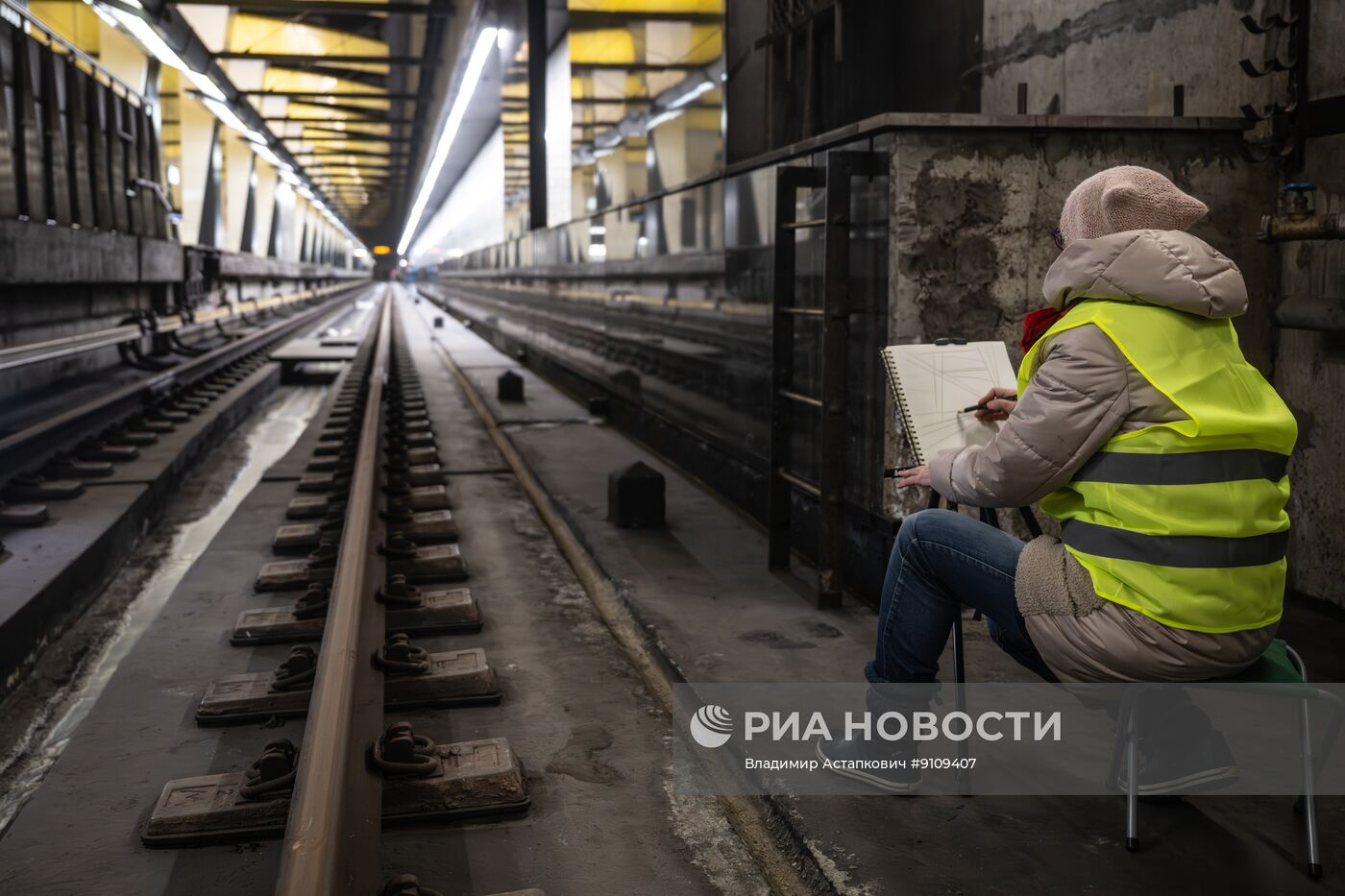 Выездная художественная сессия проекта "Искусство в метро" в Москве