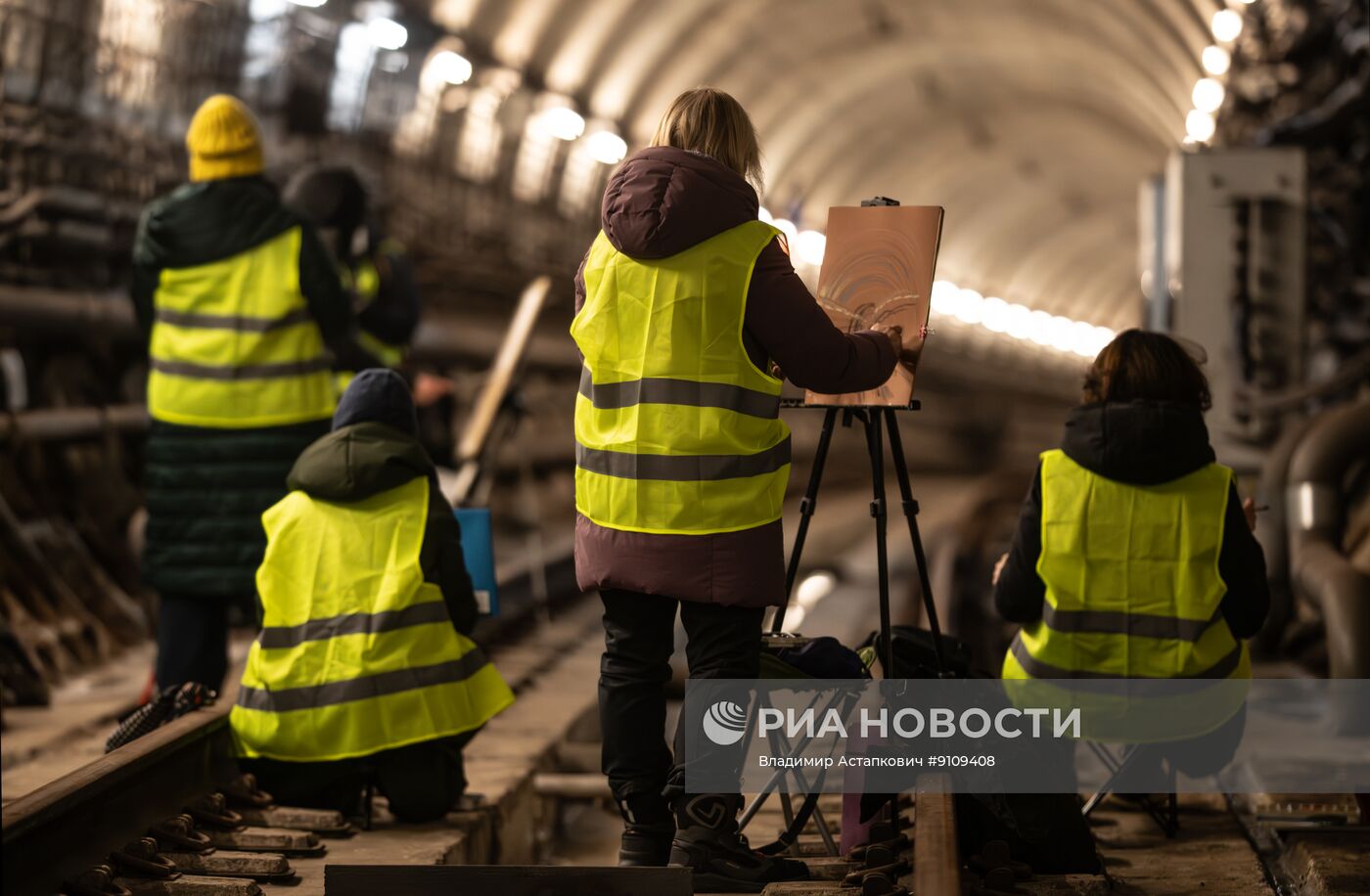 Выездная художественная сессия проекта "Искусство в метро" в Москве