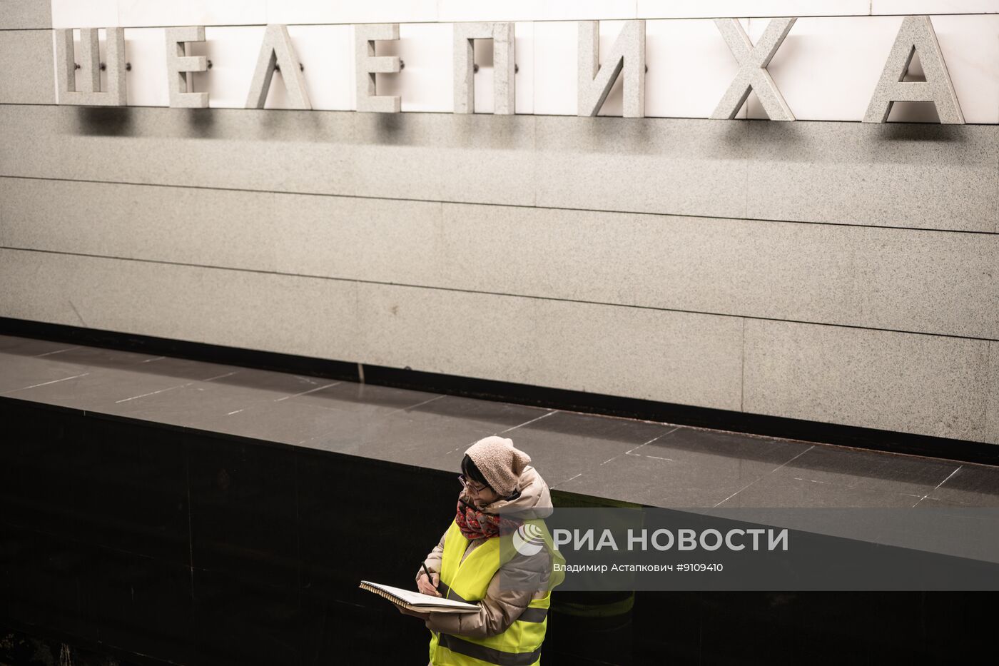 Выездная художественная сессия проекта "Искусство в метро" в Москве