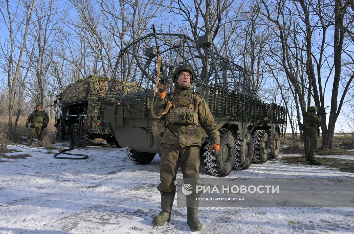 Работа топливозаправщиков группировки войск "Запад"