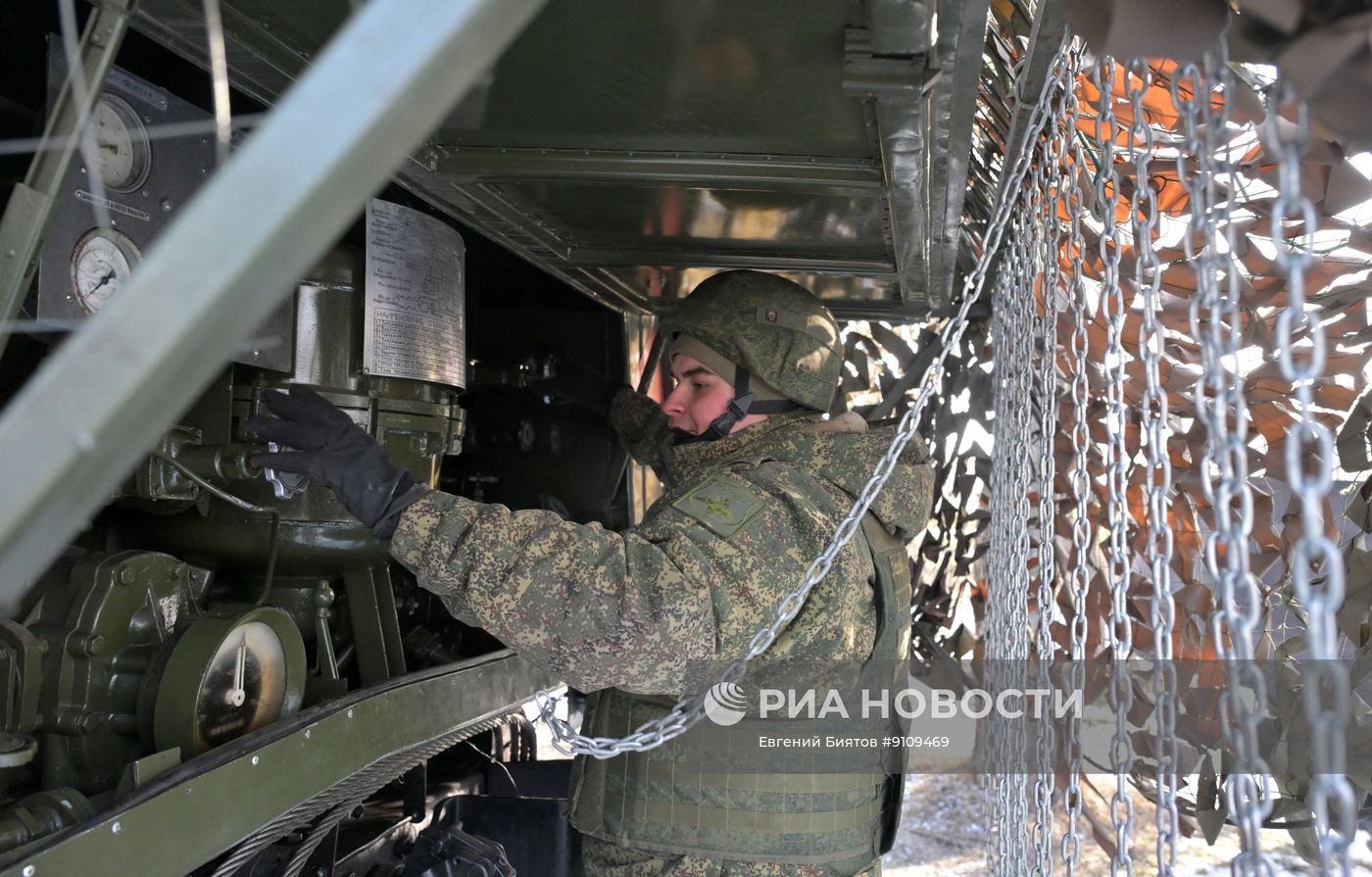 Работа топливозаправщиков группировки войск "Запад"