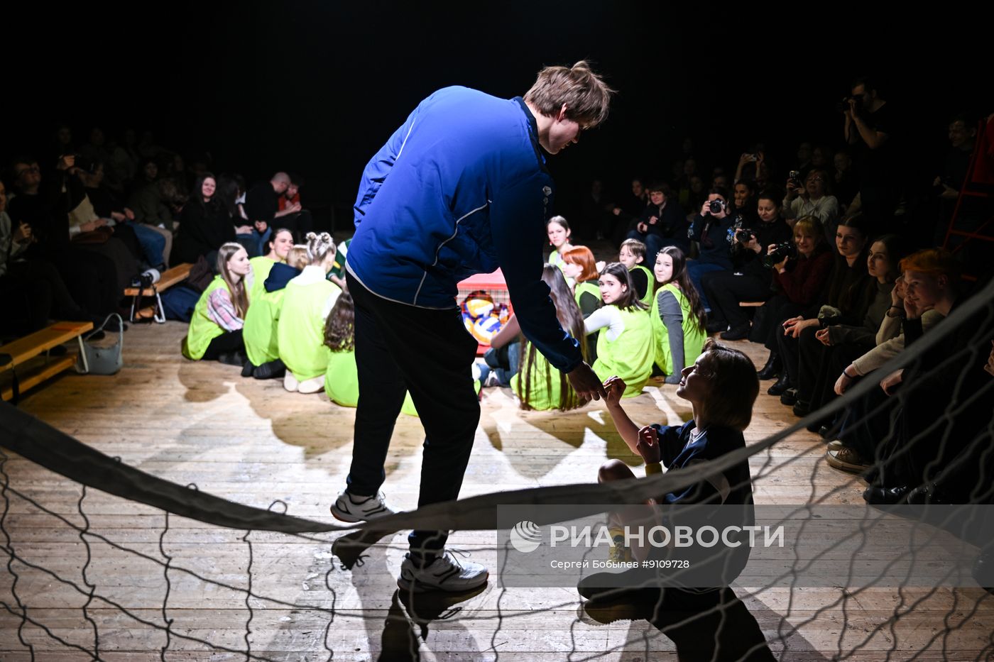 Спектакль "Восьмиклассница" в театре Маяковского