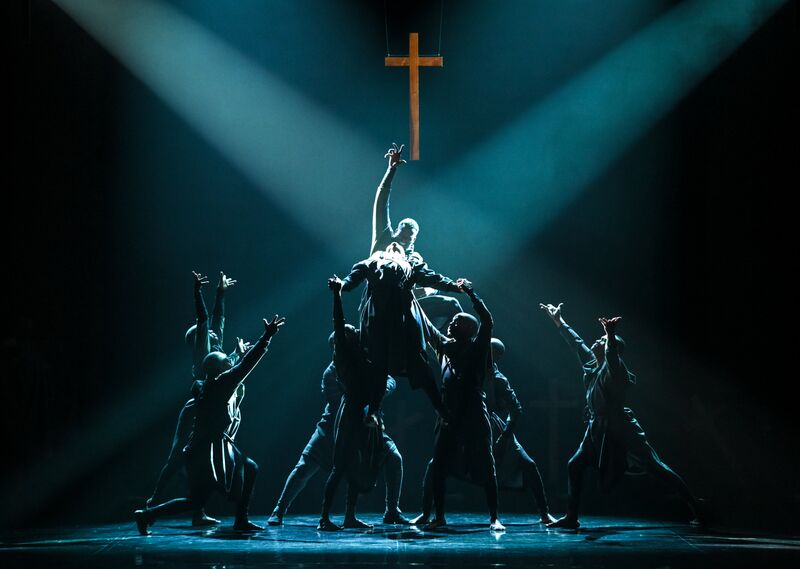 Вечер современного балета "Сион. Реквием по Болеро Равеля" на фестивале искусств в Сочи