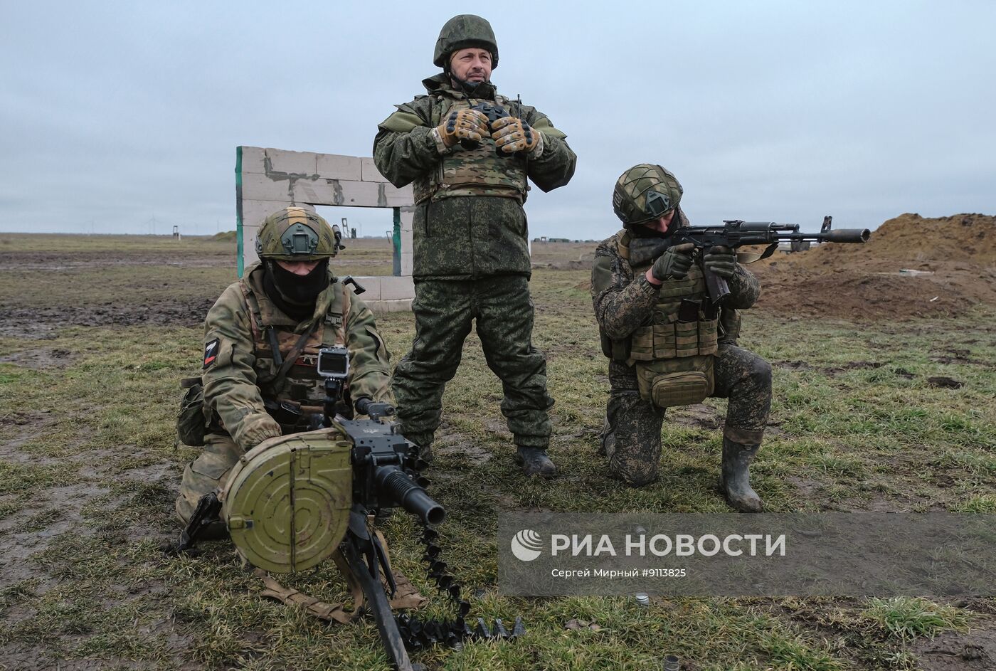 Тренировка группировки войск "Днепр" на полигоне в Запорожской области