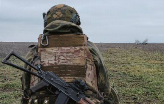 Тренировка группировки войск "Днепр" на полигоне в Запорожской области