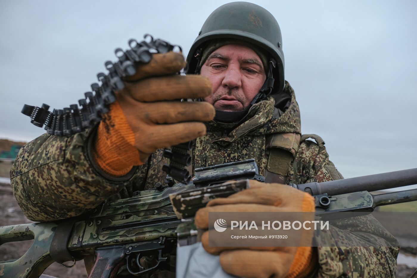 Тренировка группировки войск "Днепр" на полигоне в Запорожской области