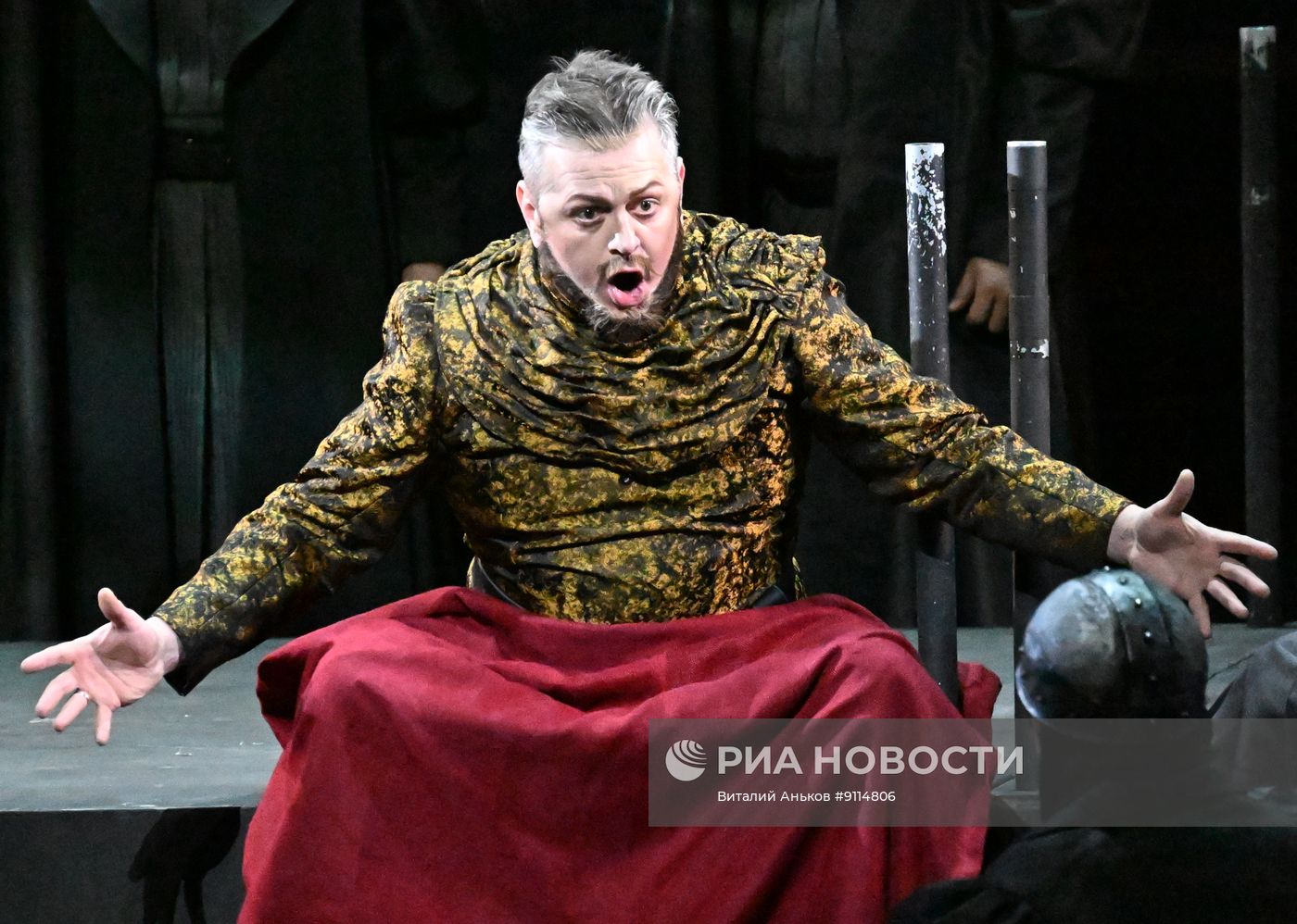 Опера "Трубадур" на открытии фестиваля "Золотая маска" во Владивостоке