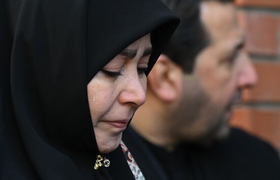 Возложение цветов к генконсульству Ирана в Казани