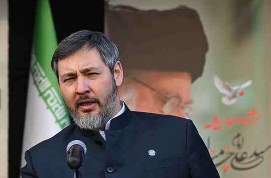 Возложение цветов к генконсульству Ирана в Казани