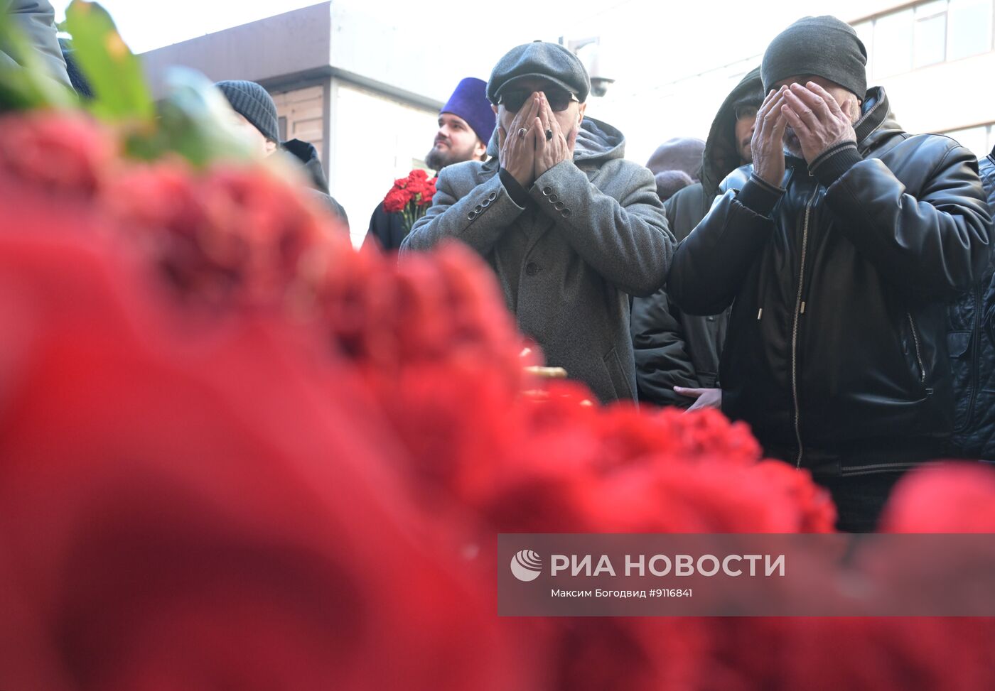 Возложение цветов к генконсульству Ирана в Казани
