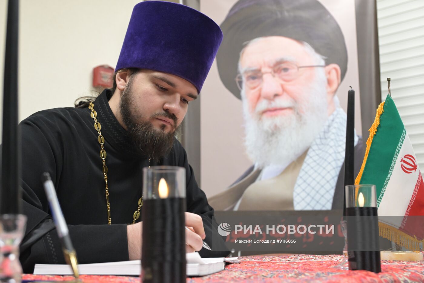 Возложение цветов к генконсульству Ирана в Казани