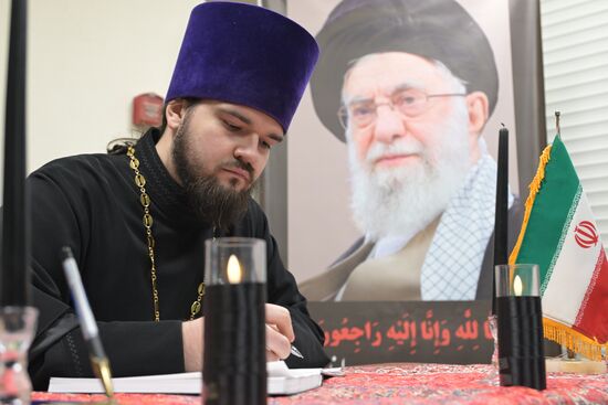 Возложение цветов к генконсульству Ирана в Казани