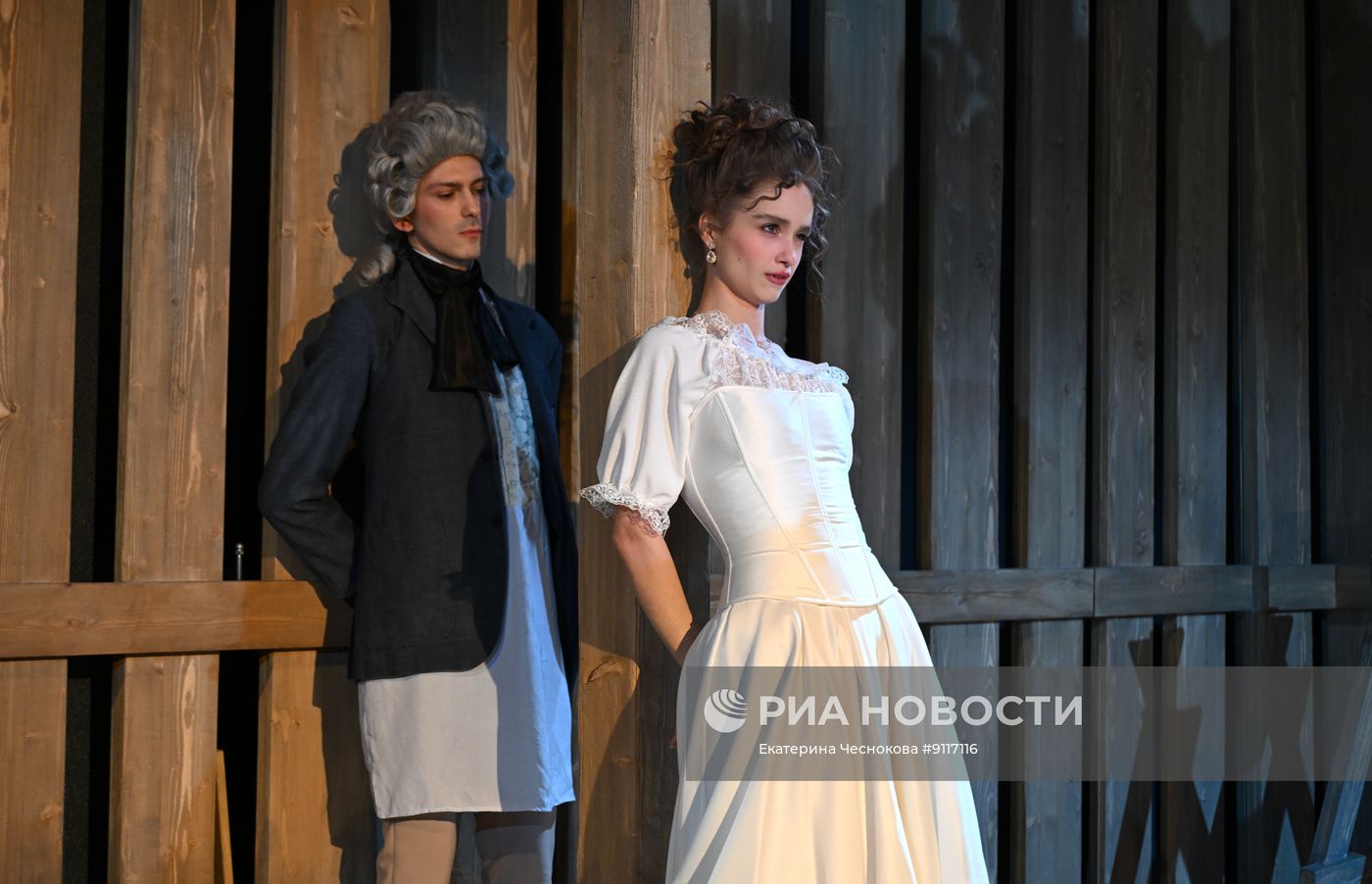 Спектакль "Дубровский" в "Покровка.Театр"