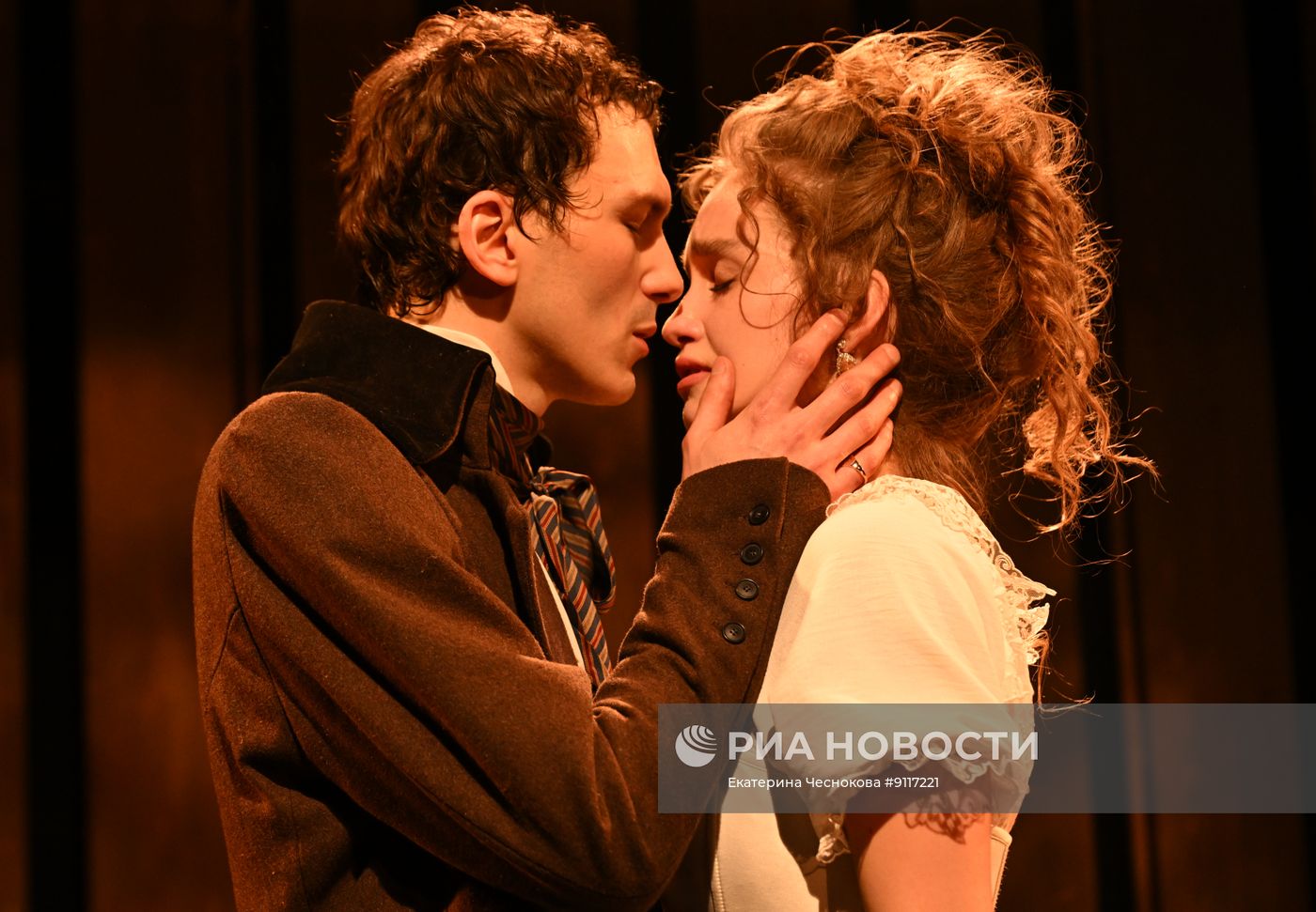 Спектакль "Дубровский" в "Покровка.Театр"