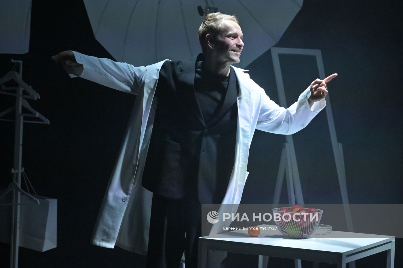 Спектакль "Ближе" в театре им. М. Н. Ермоловой