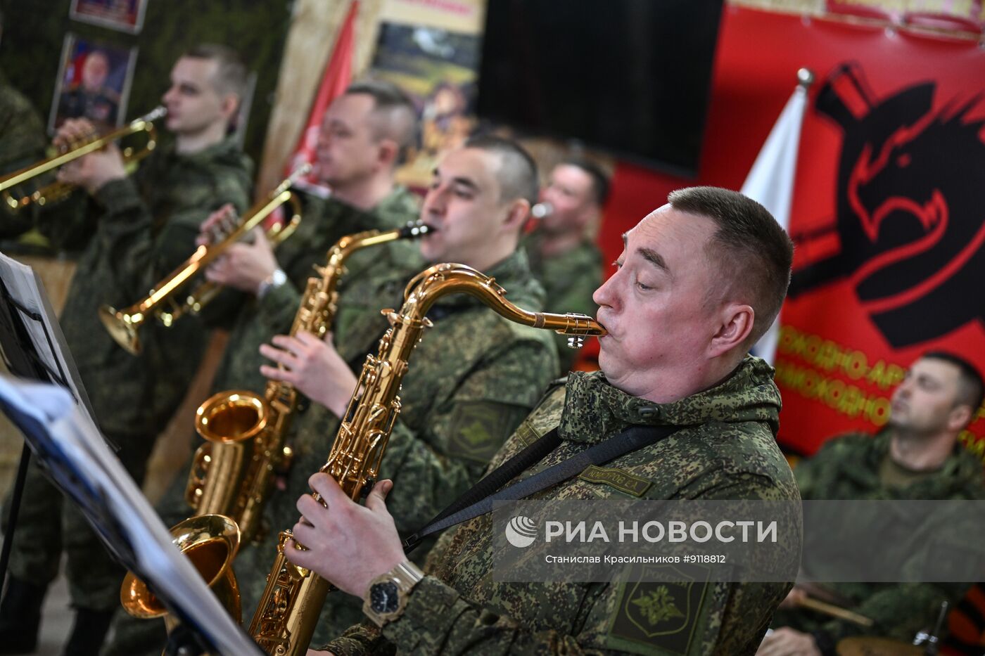 Праздничный концерт в зоне СВО для женщин-военнослужащих группировки "Центр"
