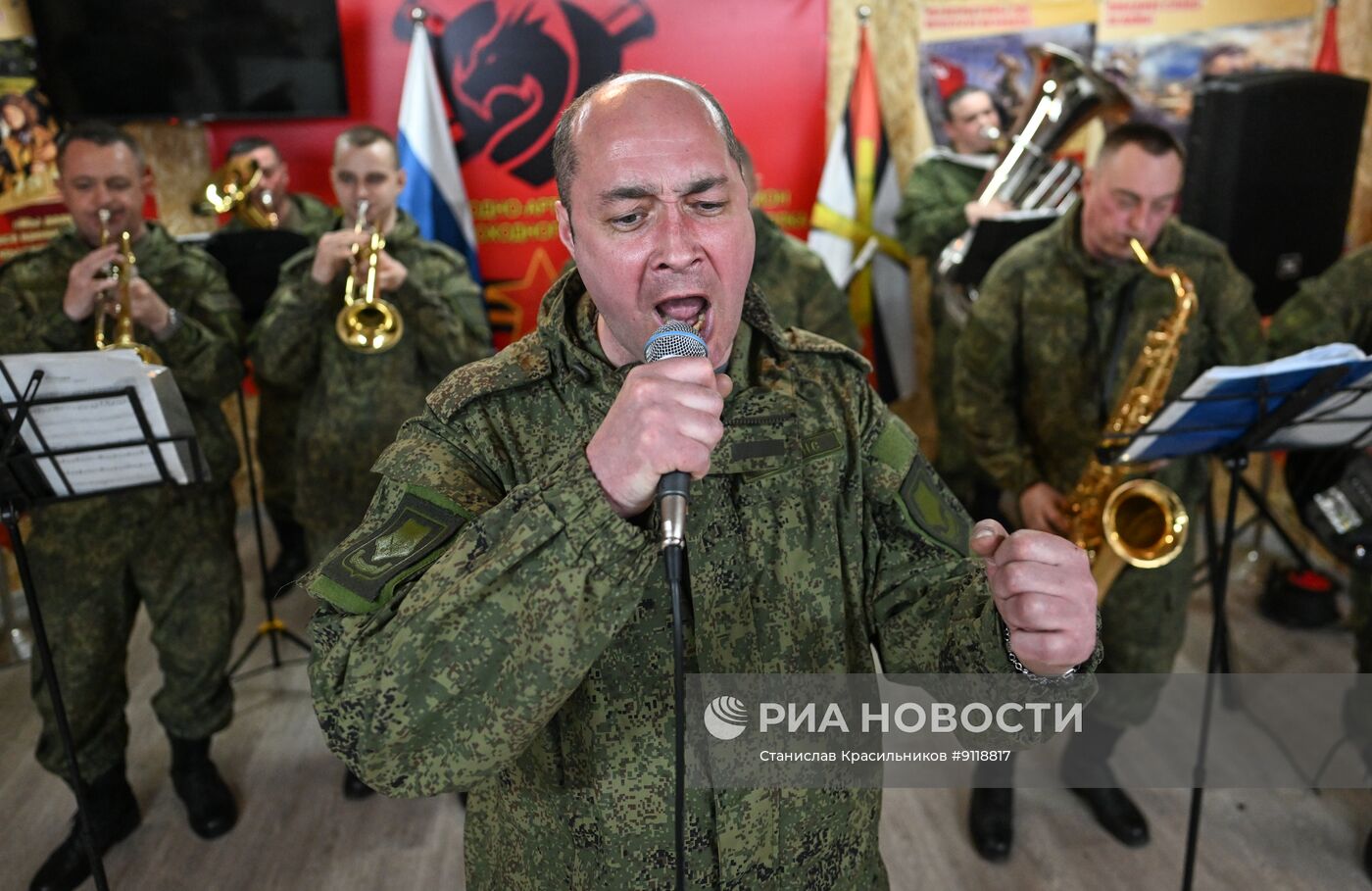 Праздничный концерт в зоне СВО для женщин-военнослужащих группировки "Центр"