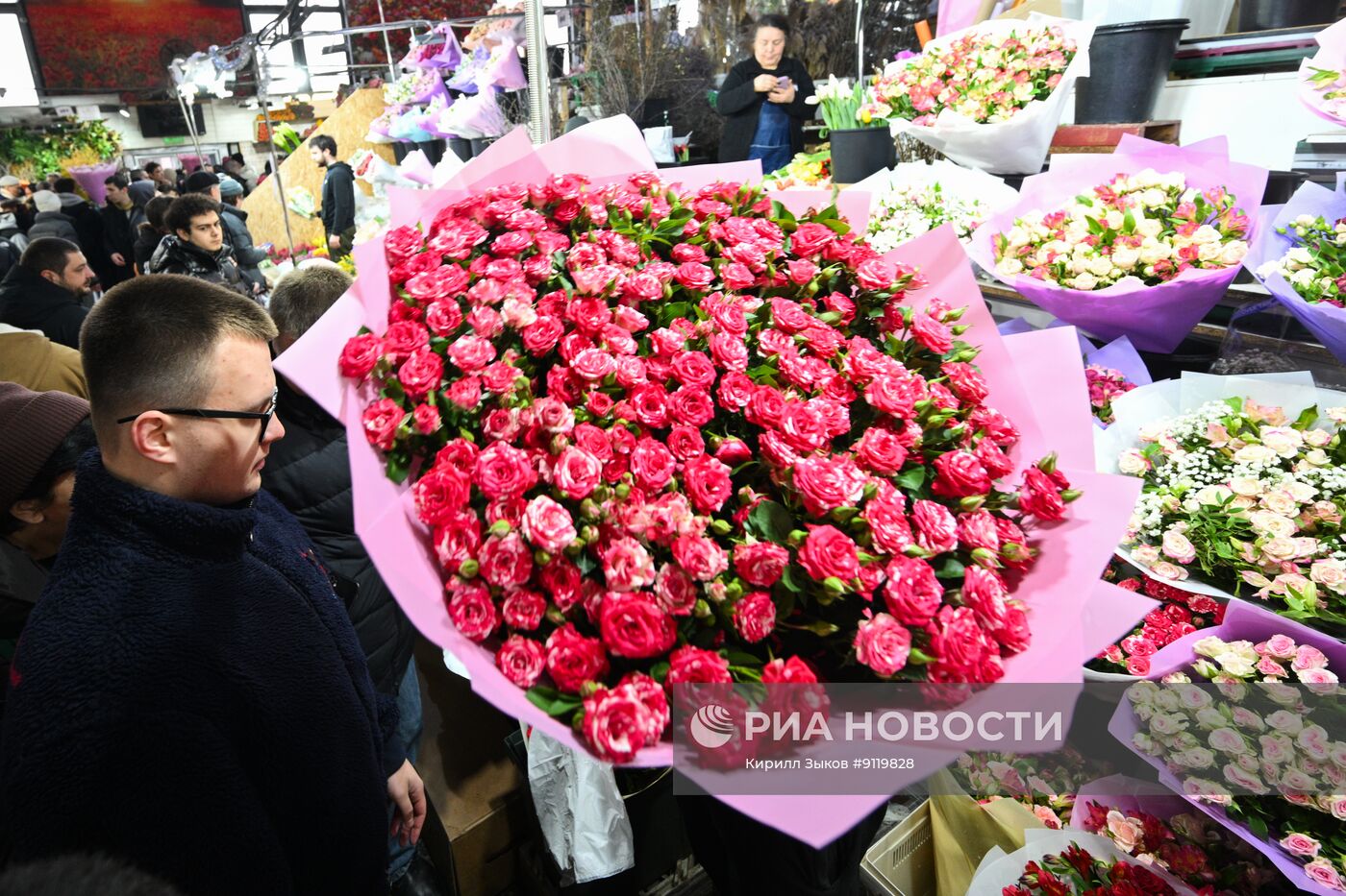 Продажа цветов 8 марта в Москве