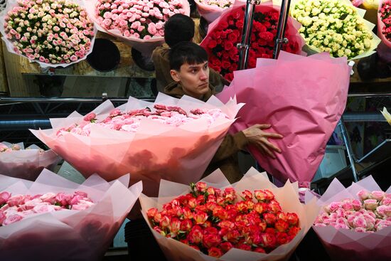 Продажа цветов 8 марта в Москве