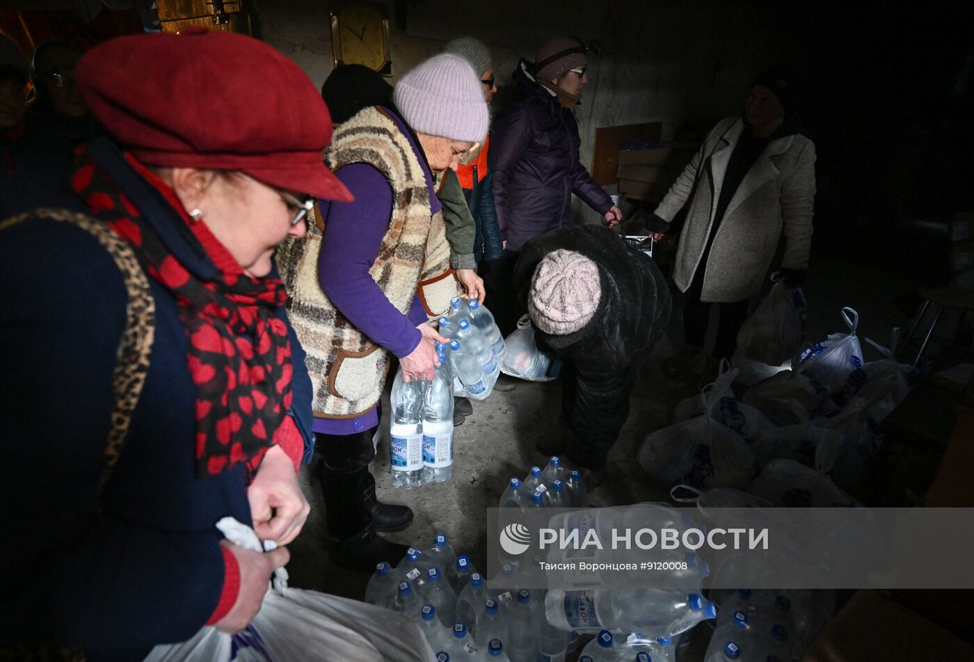 В прифронтовой поселок в ДНР доставили гумпомощь