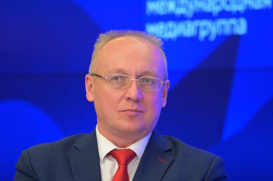 П/к, посвященная новому этапу в отечественной хирургии и трансплантологии — успешным операциям по пересадке рук после их утраты, проведенным в НИИ СП им. Н.В. Склифосовского