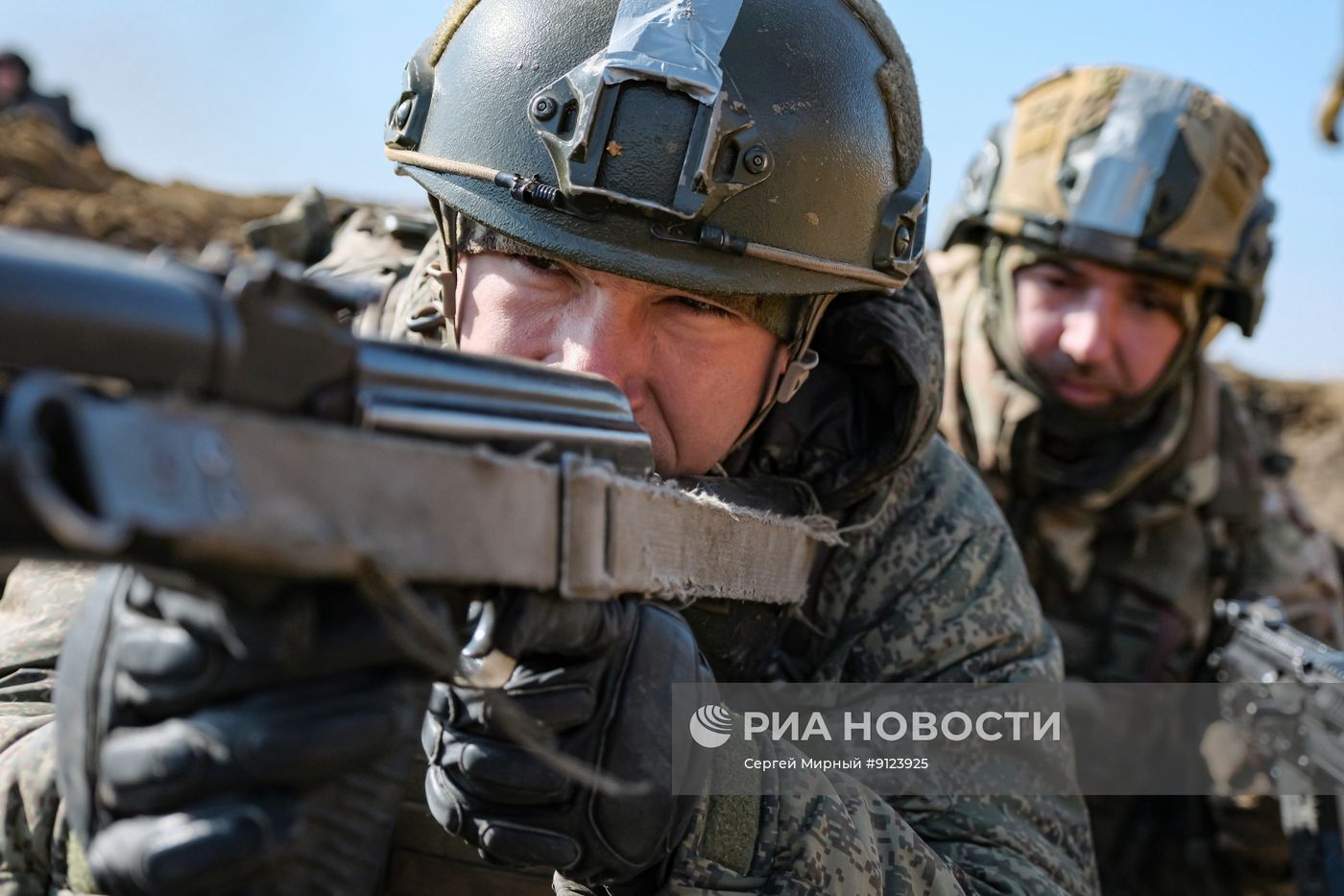 Учения штурмовых подразделений группировки войск "Днепр" в Запорожской области