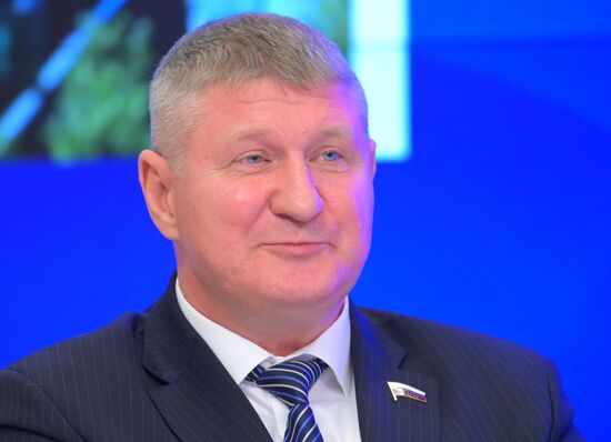 Видеомост Москва — Симферополь на тему: "Крым и Россия — вместе навсегда!" 