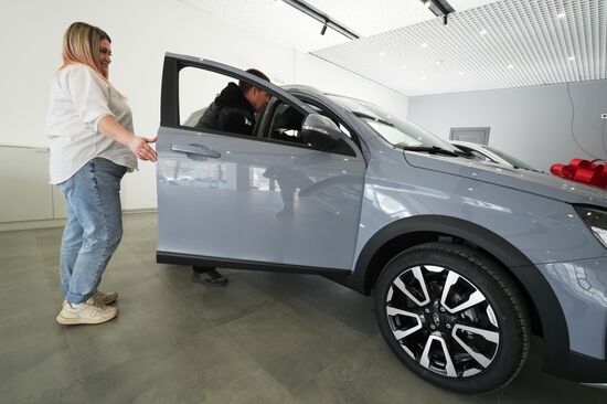 Продажа машин в автосалоне LADA в Мариуполе