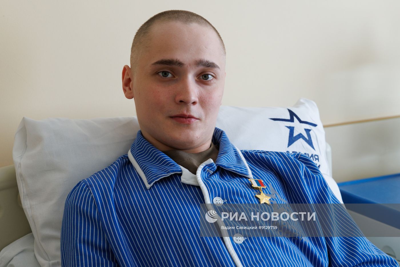 Министр обороны РФ Андрей Белоусов вручил звезду Героя рядовому Сергею Ярашеву