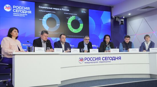 Круглый стол "Российские университеты в публичном информационном пространстве: итоги 2025 года"