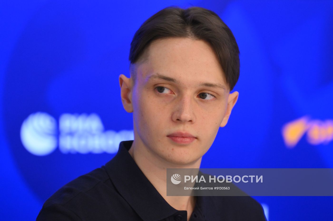 Круглый стол "Молодежь и медиа: могут ли молодежные СМИ формировать информационную политику современной России?"
