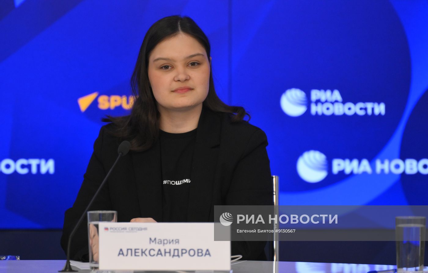 Круглый стол "Молодежь и медиа: могут ли молодежные СМИ формировать информационную политику современной России?"