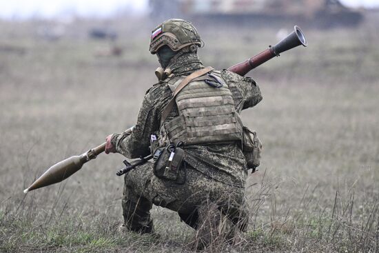 Подготовка военнослужащих ВС РФ на полигоне на Запорожском направлении СВО