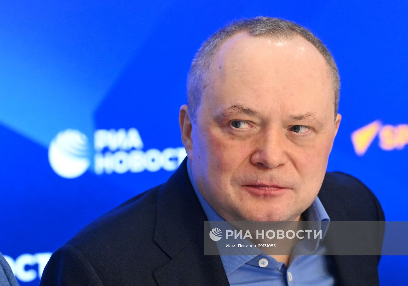 Круглый стол Экспертного института социальных исследований на тему: "Партийная активность на старте избирательной кампании"
