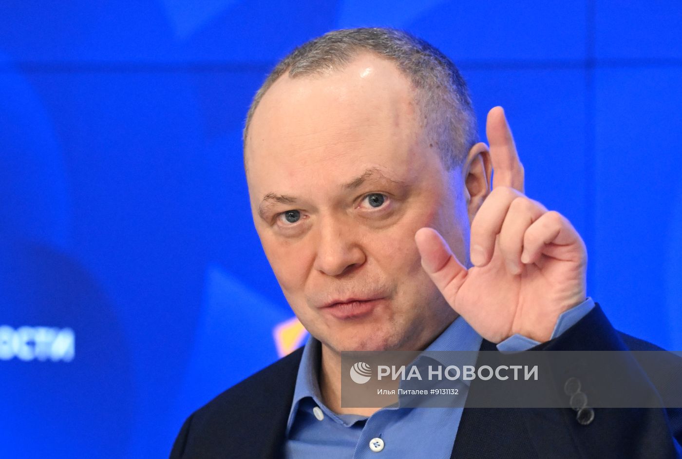 Круглый стол Экспертного института социальных исследований на тему: "Партийная активность на старте избирательной кампании"